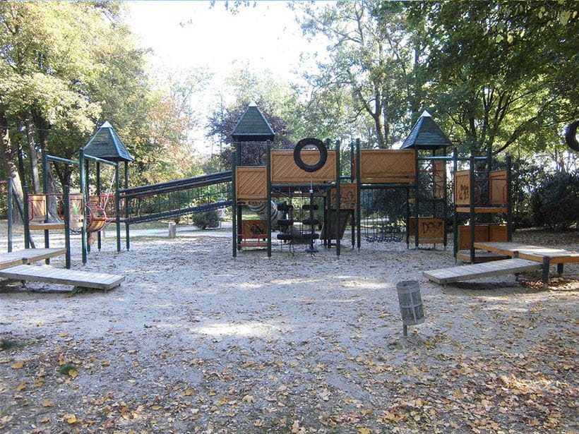 Dauphinepark Spielplatz Übersicht