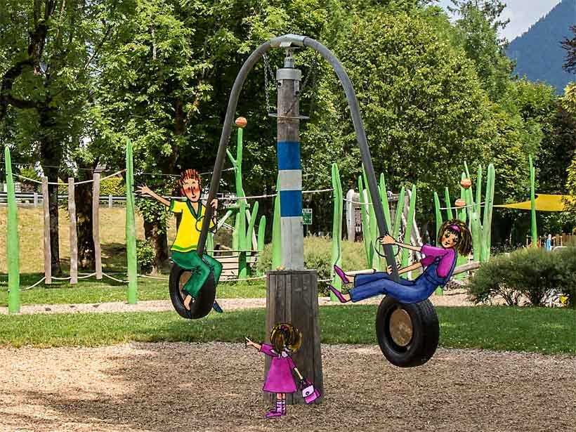 Bad Ischl Spielplatz Wippe mit Illustration