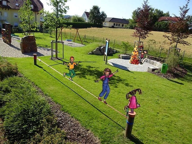 Brunnenthal Spielplatz, Slackline mit Illustration