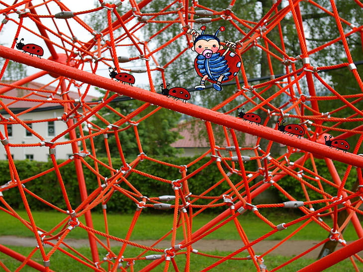 Rohrbach-Berg Spielplatz Kletterpyramide mit Illustration