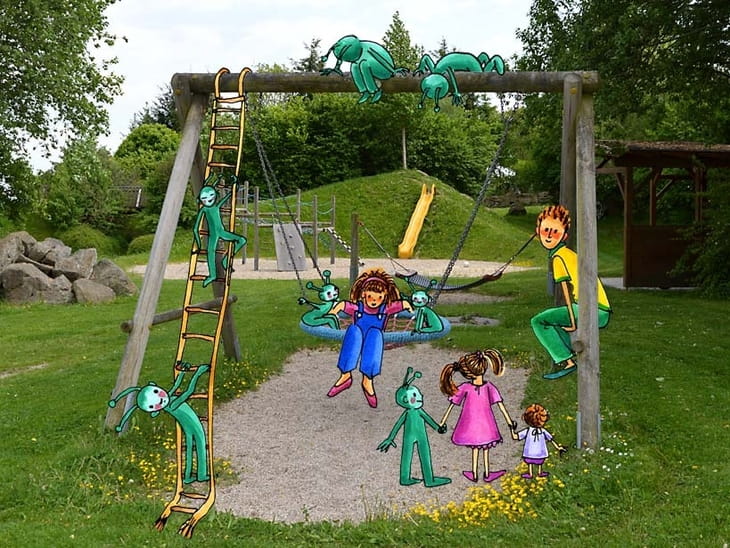 Alberndorf Spielplatz Nestschaukel mit Illustration