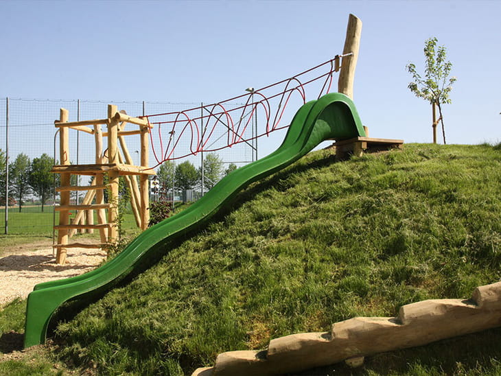 Adlwang Spielplatz Rutsche und Kletterturm