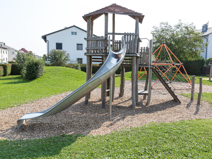 Asten Fisching, Kletterturm mit Rutsche