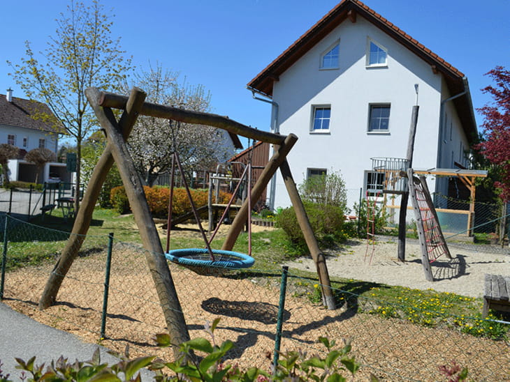 Wallern an der Trattnach, Johann-Strauß-Straße, Spielplatz Übersicht