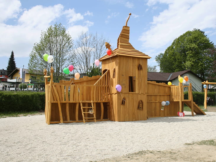 Ampflwang Spielplatz Geisterhaus