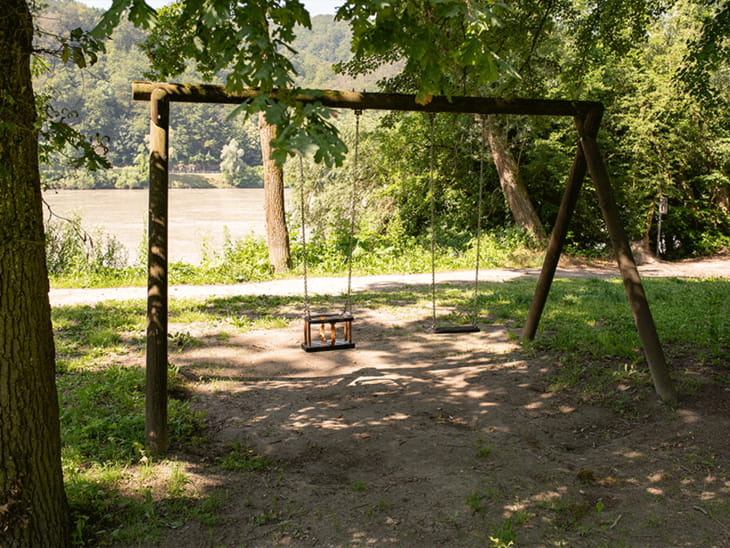 Puchenau Auspielplatz Schaukel