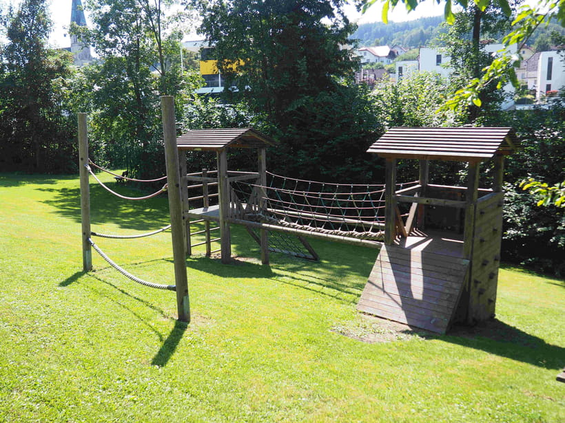 Nussbach Spielplatz Kletterturm