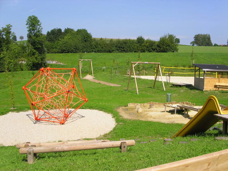 Spielplatz Lambrechten, Überblick