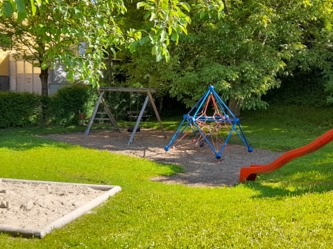 Spielplatz Schwanenstadt Goldener-Simmer-Weg, Übersicht