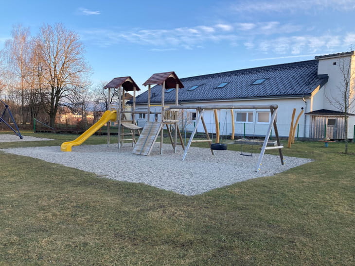 Spielplatz Seewalchen am Attersee, Rosenau Überblick