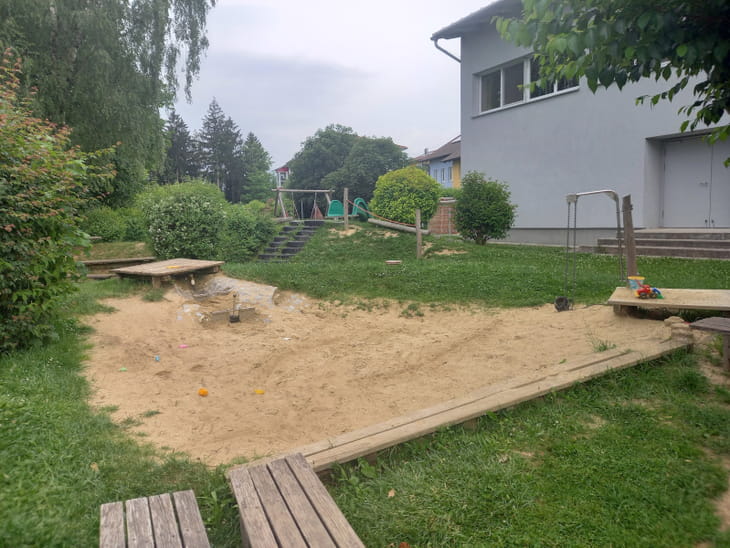 Spielplatz Stroheim, Überblick