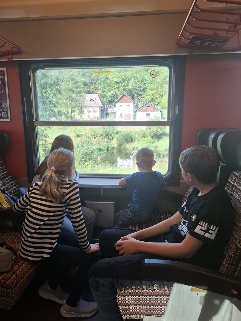 Gemeinsam im Zug vergeht die Zeit wie im Flug 