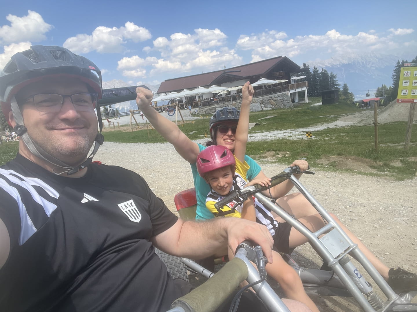 Rasante Abfahrt auf der Muttereralm in Tirol