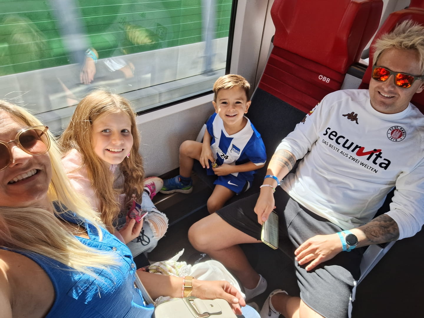 Mit Bus, Zug und Bim nach Linz ins Ars Electronica :)