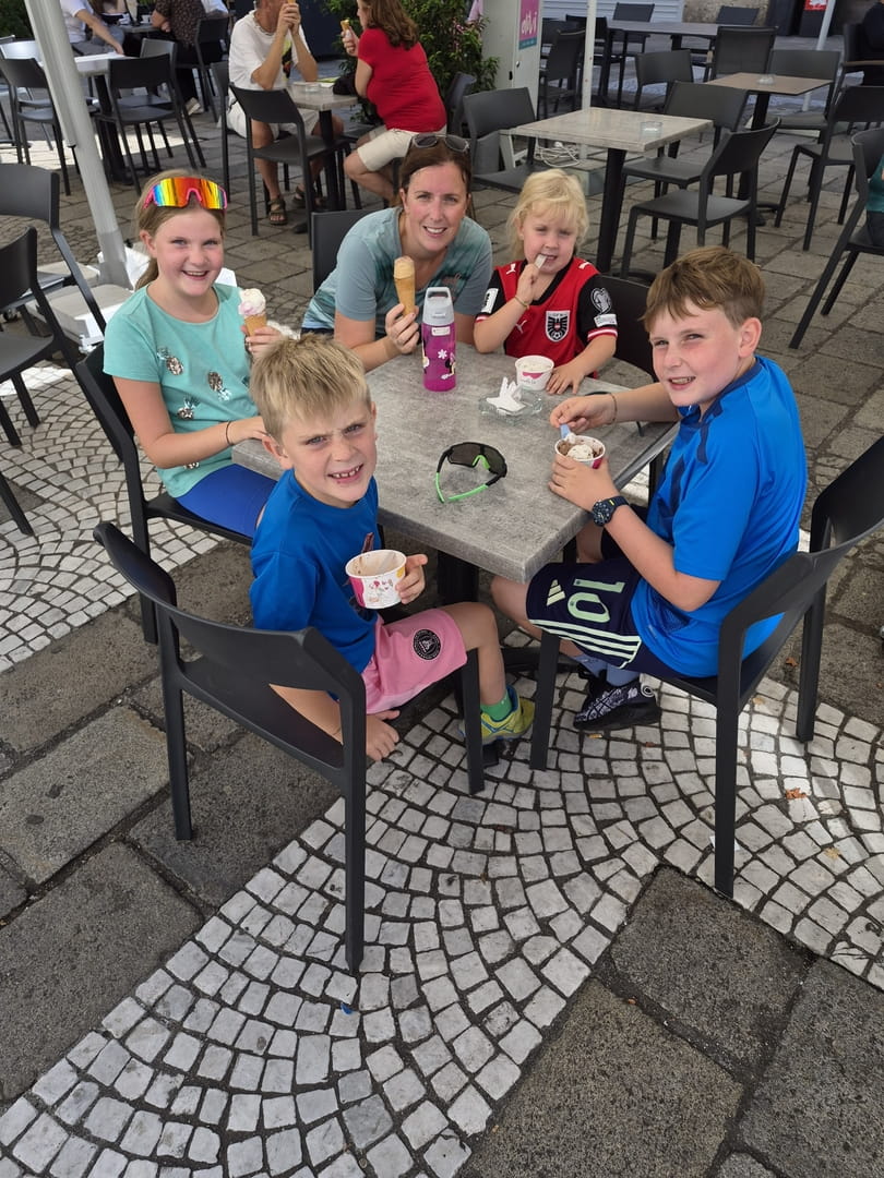 Den letzten Sommertag mit einem großen Eis verbringen 