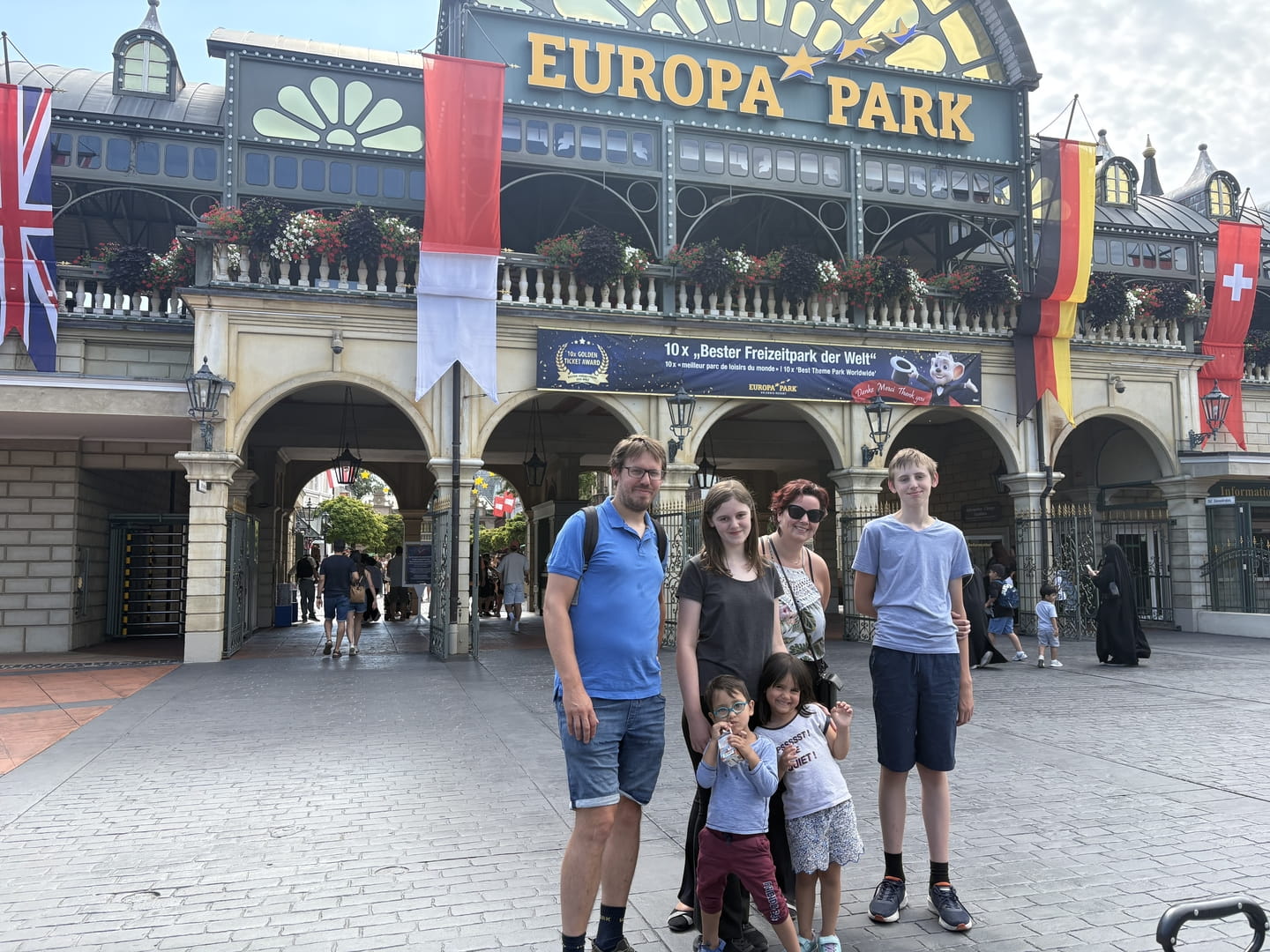 Komplett in den Vergnügungspark. Endlich! Mit Pflegekinder Komplett :)