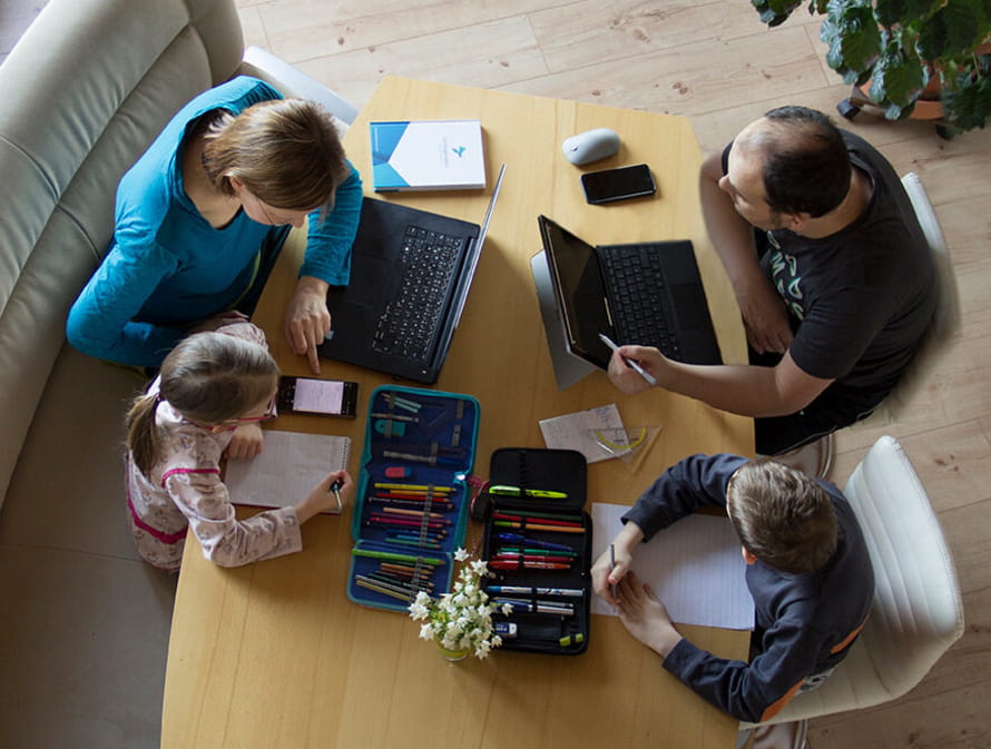 Combeenation Mitarbeiterin im Homeoffice