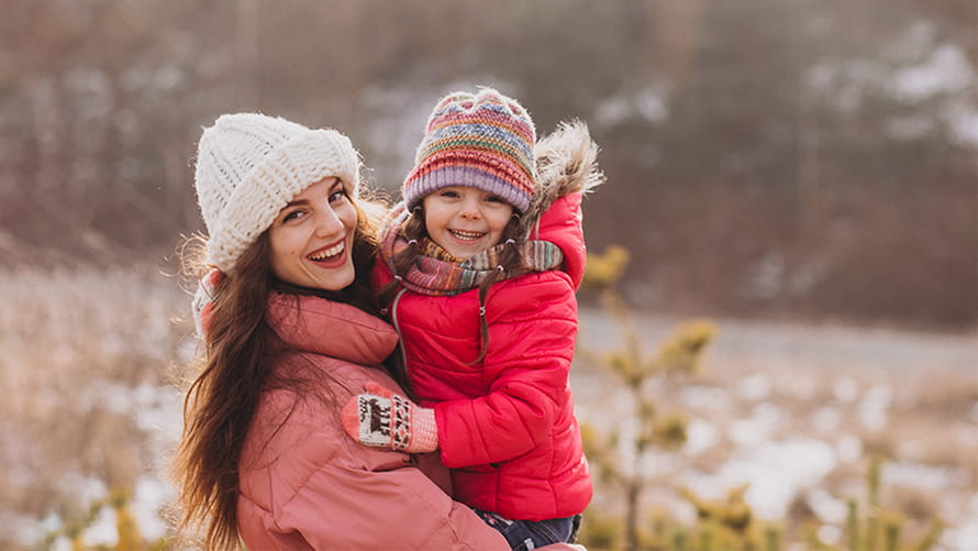 Mutter mit kleiner Tochter