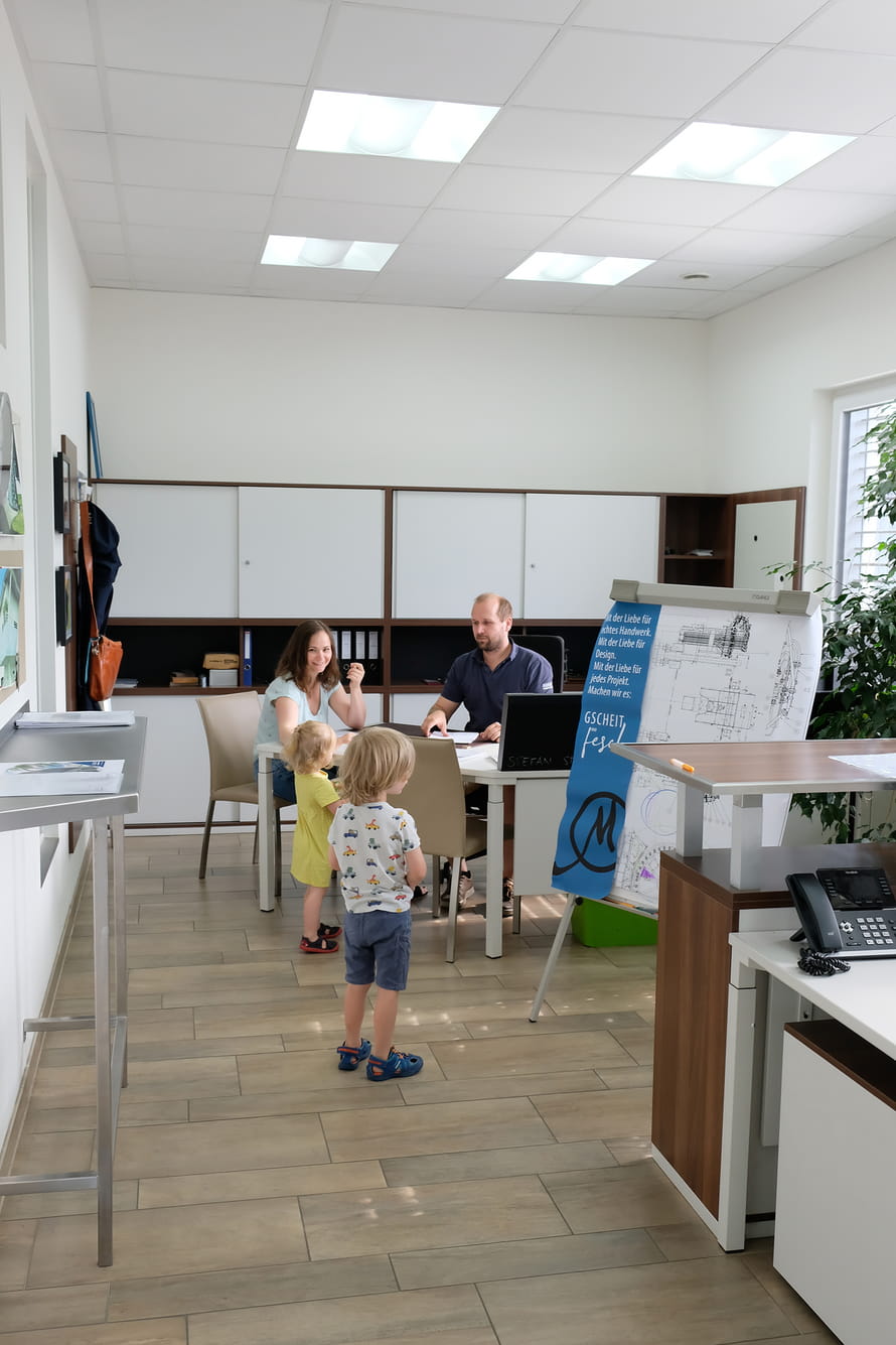 Unternehmer-Ehepaar Stark mit ihren Kindern