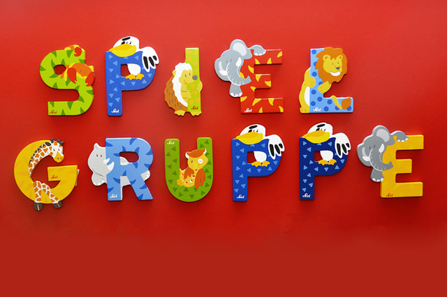Spielgruppe für die Kleinen mit den Erwachsenen zum spielen