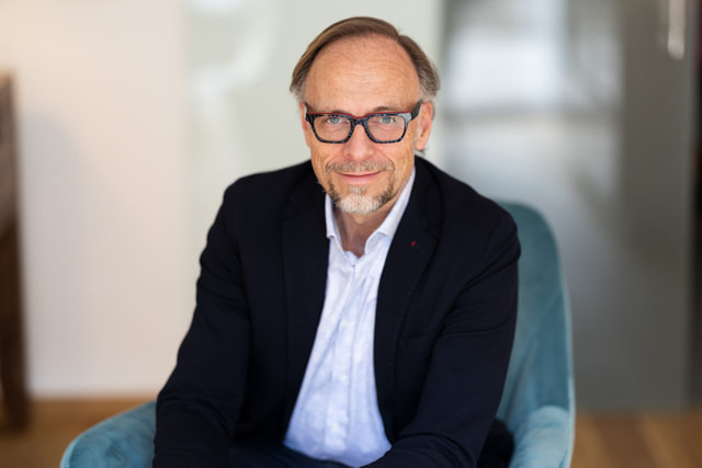 Dr. Michael Bach