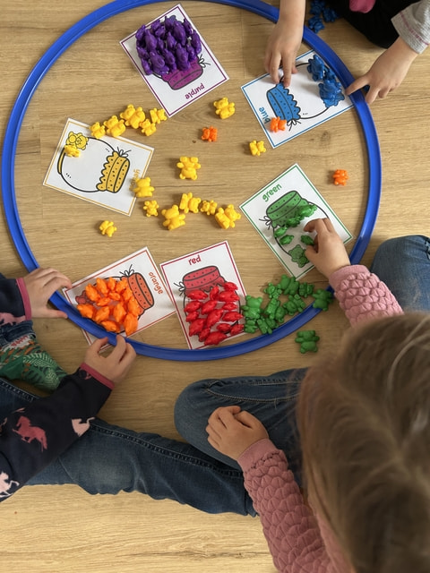 Englisch für Kleinkinder, erste Spracherfahrung für Kinder, englische Lieder und Geschichten hören