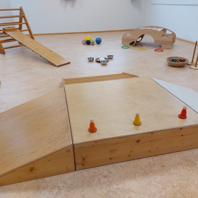 Di. Spielraum nach Pikler mit  Monika Peham