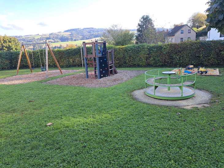 Übersicht, Spielplatz Wilhering Pfarrheim
